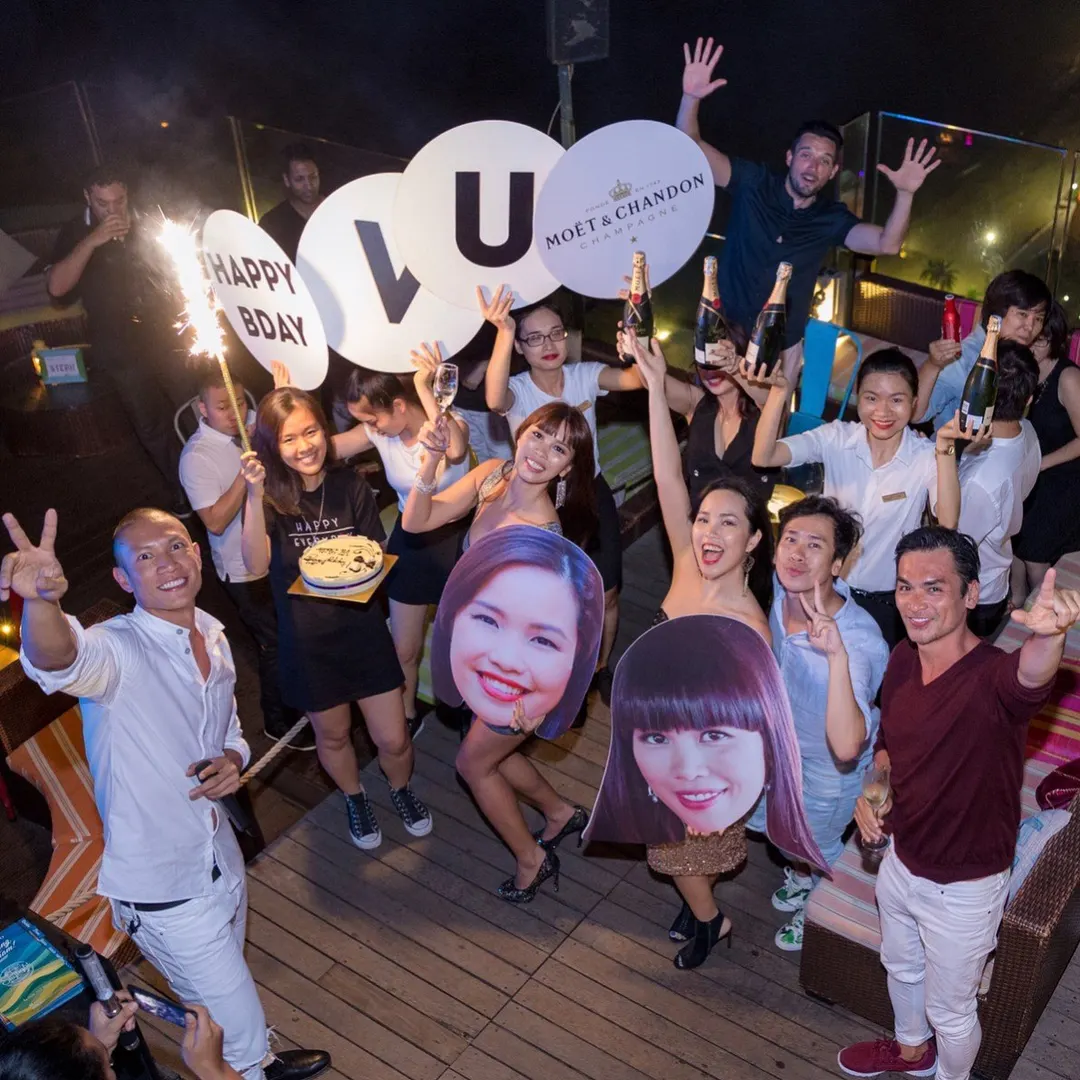 Hà Anh Vũ: Celebrating the Vu sisters’ birthday at Skylight · Nha Trang · 2017