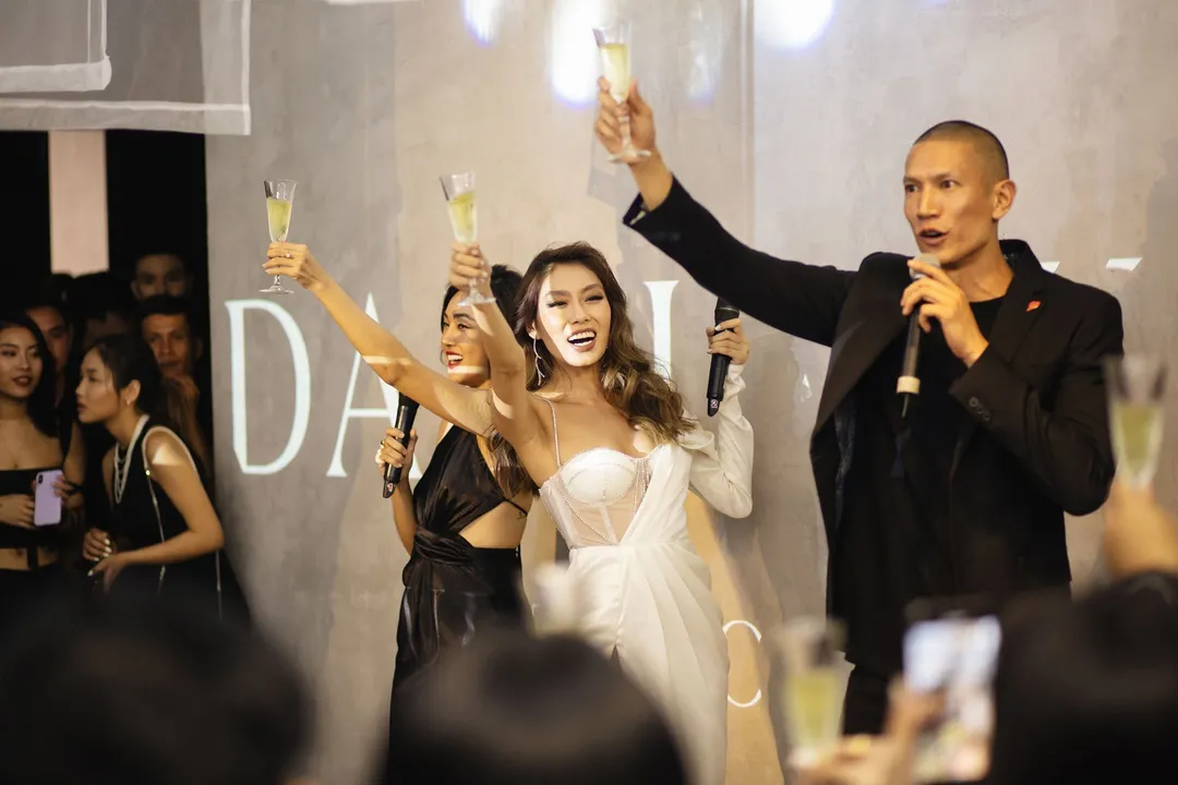 Thảo Nhi Lê: Co-hosting her Daphale Studios “Unfinished” show, with Misoa · Ho Chi Minh City · 2020