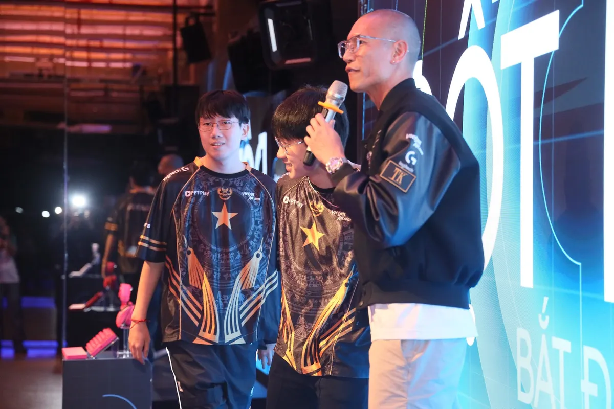 Kiaya and Taki of GAM Esports on stage at Logitech G PLAY 2026 in their Vietnam jerseys, TK Nguyen beside them with a microphone